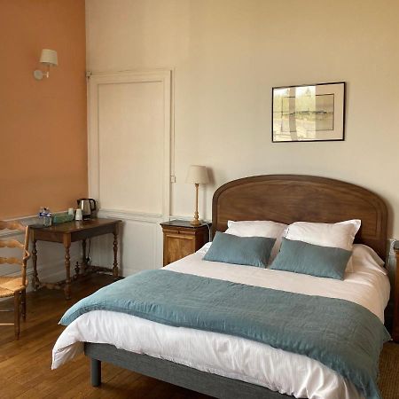 オルヴォー Le Plessis Bed & Breakfast エクステリア 写真